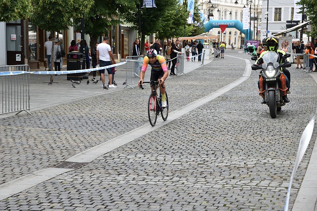 虽然年轻 虽然年轻